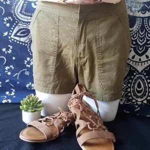 BANANA REPUBLIC GREEN SHORTS SIZE 4